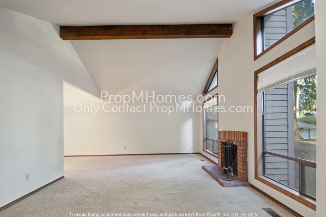 Building Photo - Spacious Tri-level Four Bedroom Home On Qu...