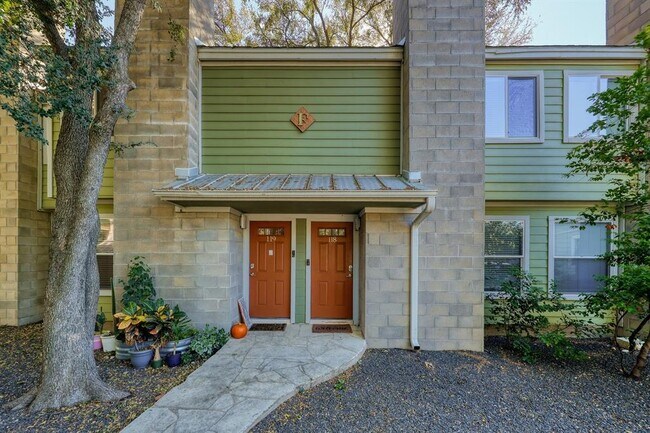 Building Photo - 3601 Menchaca Rd