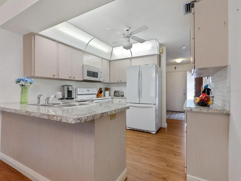 Building Photo - 1624 Whitehead Dr