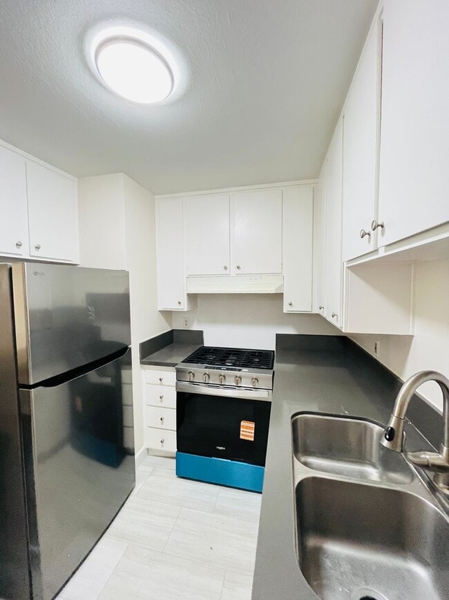 Building Photo - 2 Bedroom, 2 Bathroom South Coast Villas Second Floor Condo
