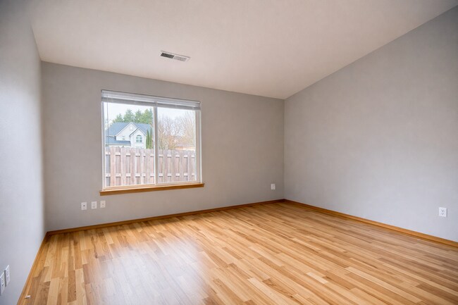 Building Photo - 2917 NW Watkins Ct