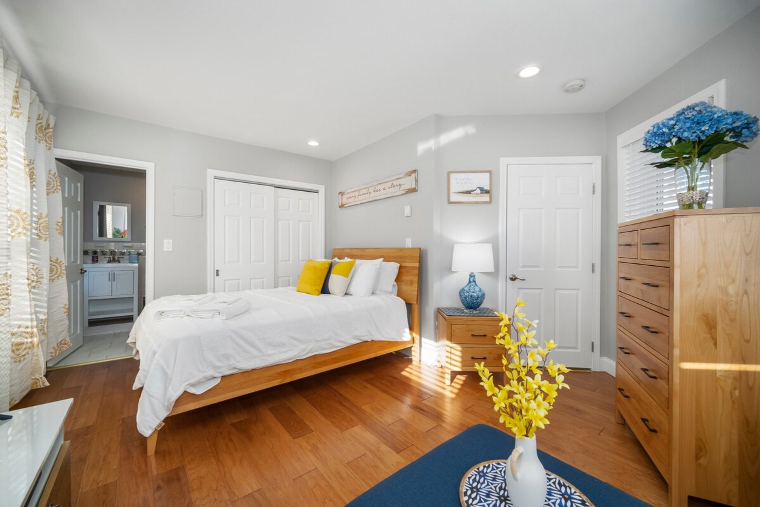 Building Photo - 476498-498 Hanover St Exd