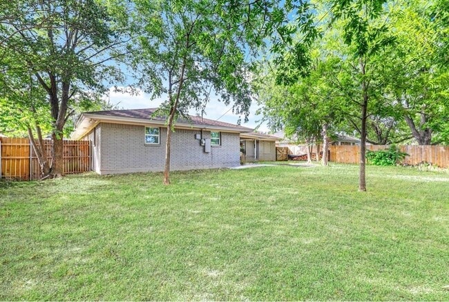 Building Photo - 6244 Trail Lake Dr