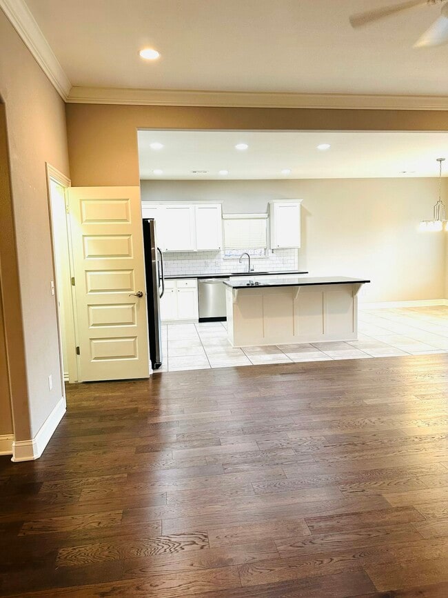 Building Photo - 4403 SW Eggersway Pl