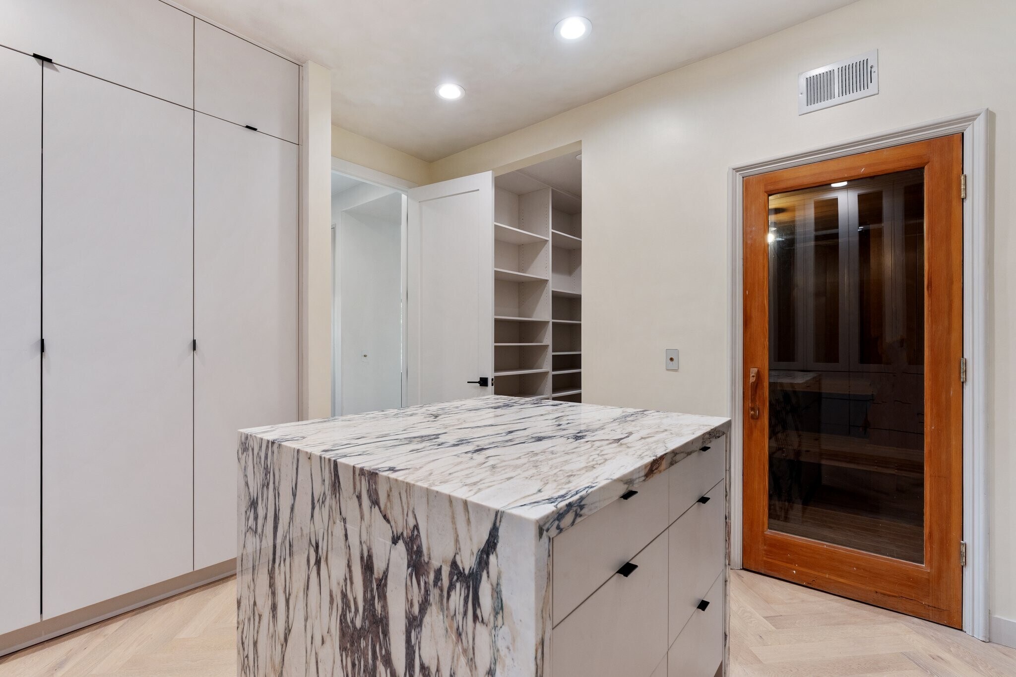 Building Photo - 17437 Oak Creek Ct