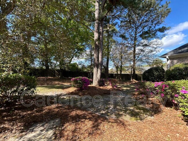 Building Photo - 814 Lambrook Dr