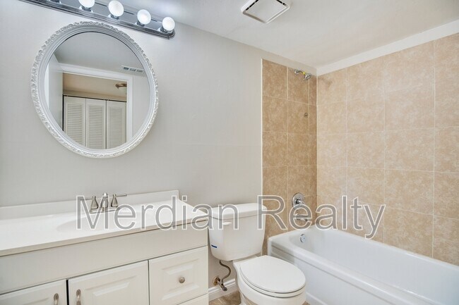 Building Photo - 10 Sheoah Blvd