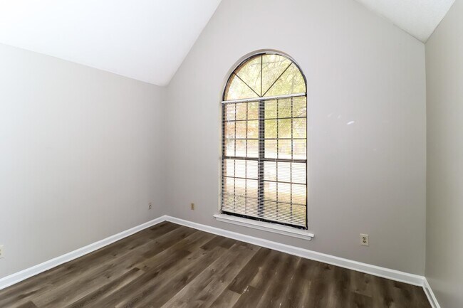 Building Photo - 4462 Garrison Ave