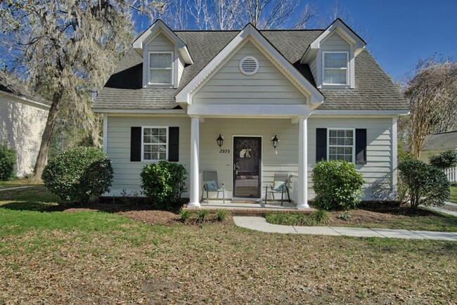 Primary Photo - Cozy Cape Cod Home