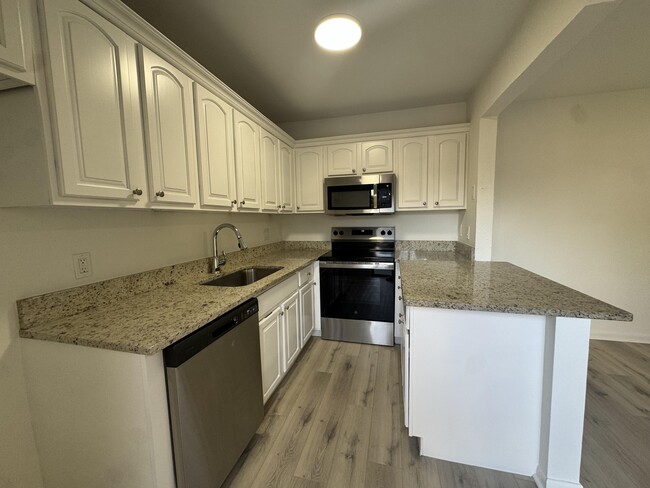 Building Photo - 172 Lake Arbor Dr