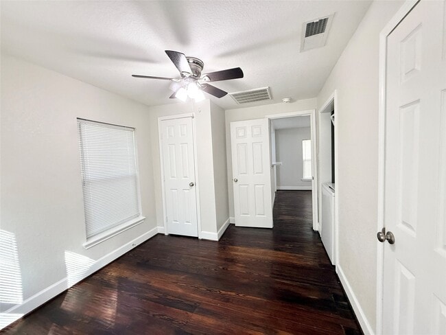 Building Photo - 620 E Magnolia St