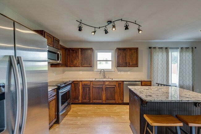 Building Photo - 4017 Cadence Dr