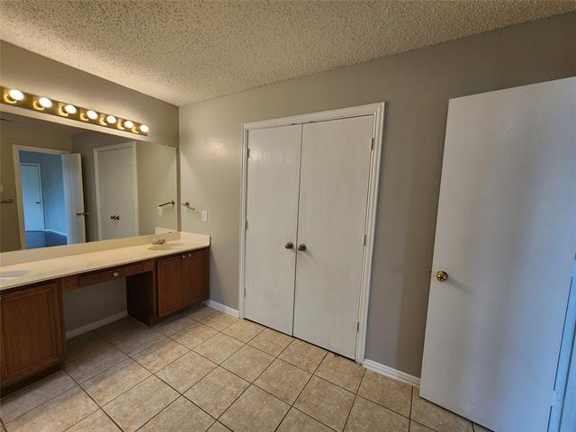 Building Photo - 1225 Lake Haven Dr