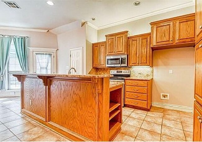 Building Photo - Gated Community! No Lawn Care!! Beautiful ...