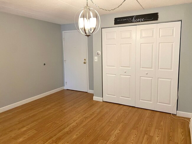 Building Photo - 573 Broad St