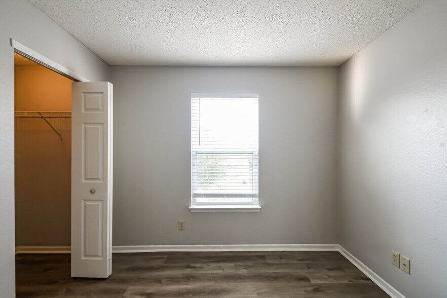 Building Photo - 144 Winterwood Dr
