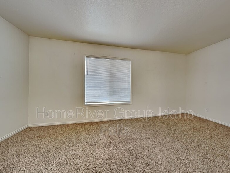 Building Photo - 1374 Midway Ave