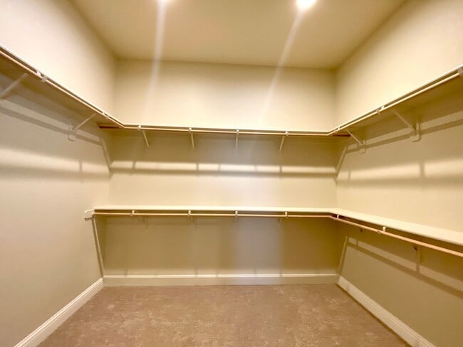 Building Photo - $2,495 Leonard & Ashlan, 3 Bedroom Home - ...