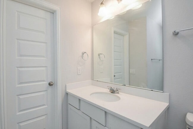 Building Photo - 27950 Western Crk Ct