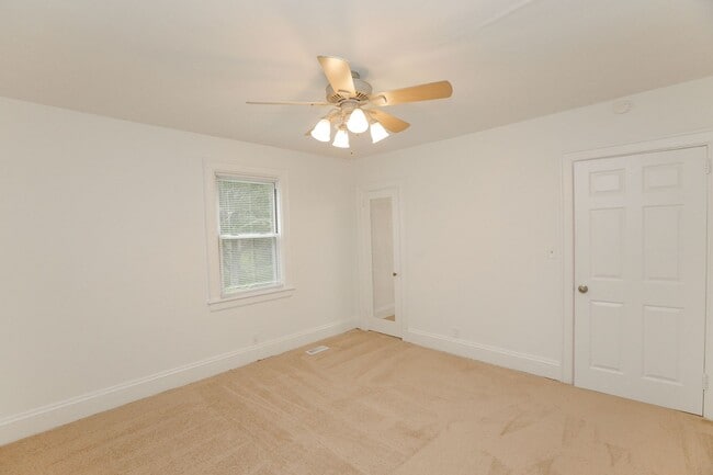 Building Photo - Beautiful Lake Home Rental in Norfolk!