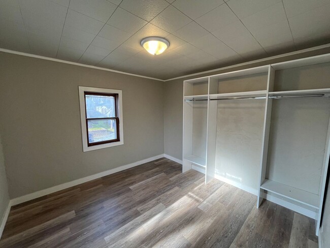 Building Photo - 4 Bed 2 Bath in Wausau! Deposit Special : ...