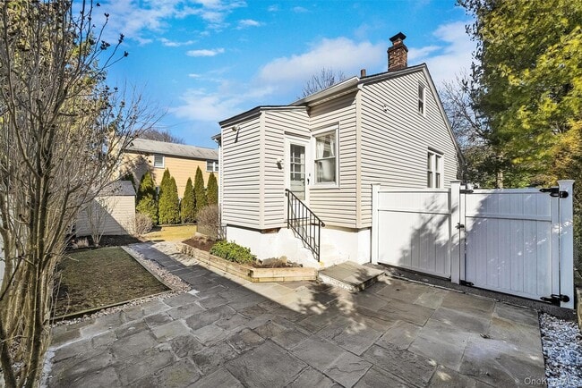 Building Photo - 108 E Devonia Ave