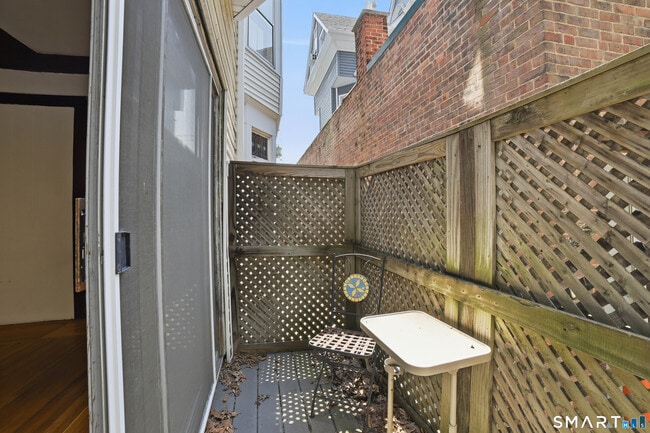 Building Photo - 382 Whitney Ave