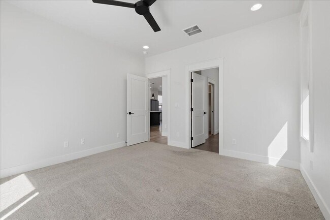 Building Photo - Heart of Eagle 3 Bed 2.5 Bath