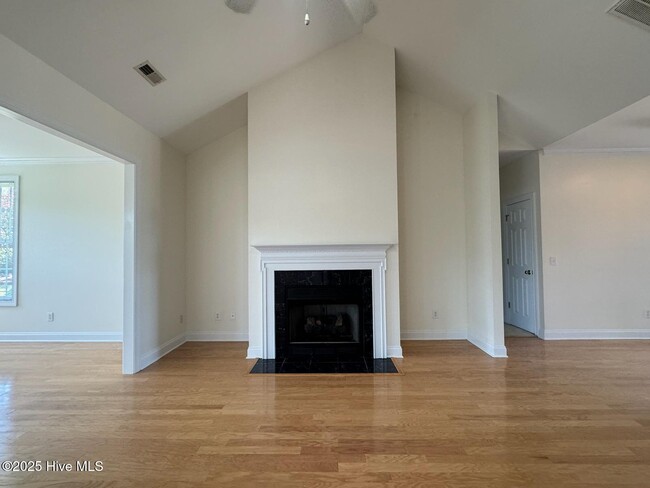 Building Photo - 1052 Stonebridge Ln