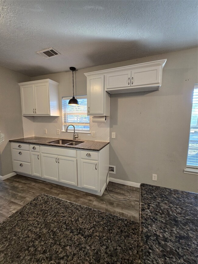 Building Photo - 511 S Roosevelt Ave