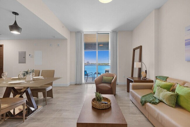 Building Photo - 777 N Ocean Dr