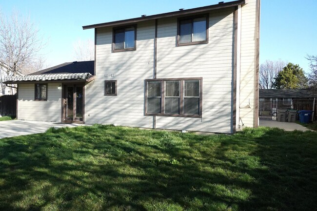 Building Photo - 11965 W Gunsmoke Dr