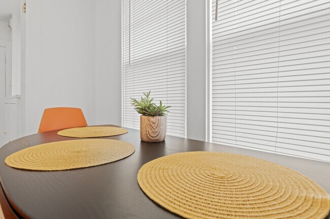 Building Photo - 1612 E 29th St