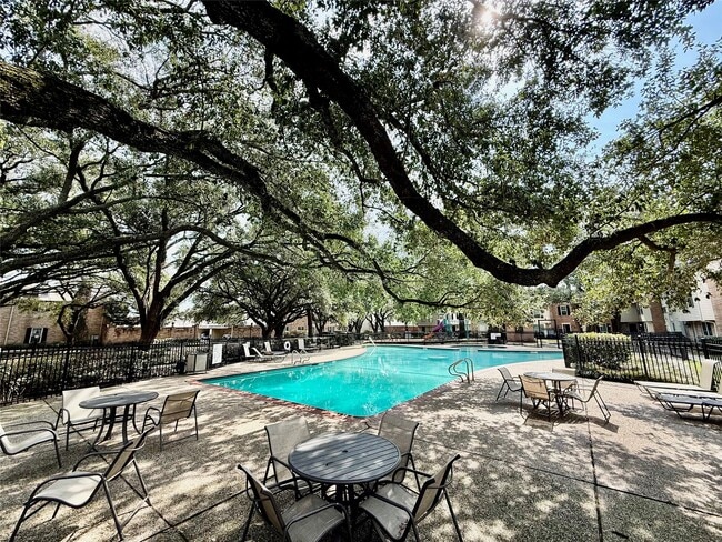 Building Photo - 13132 Trail Hollow Dr