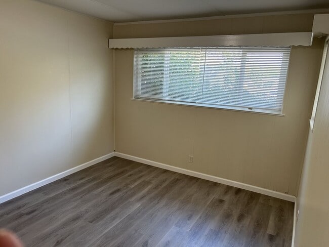 Building Photo - Remodeled 3 Bedroom, 2 Bath Home