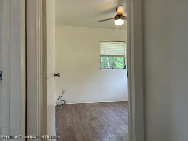 Building Photo - 124 Swallow Ave