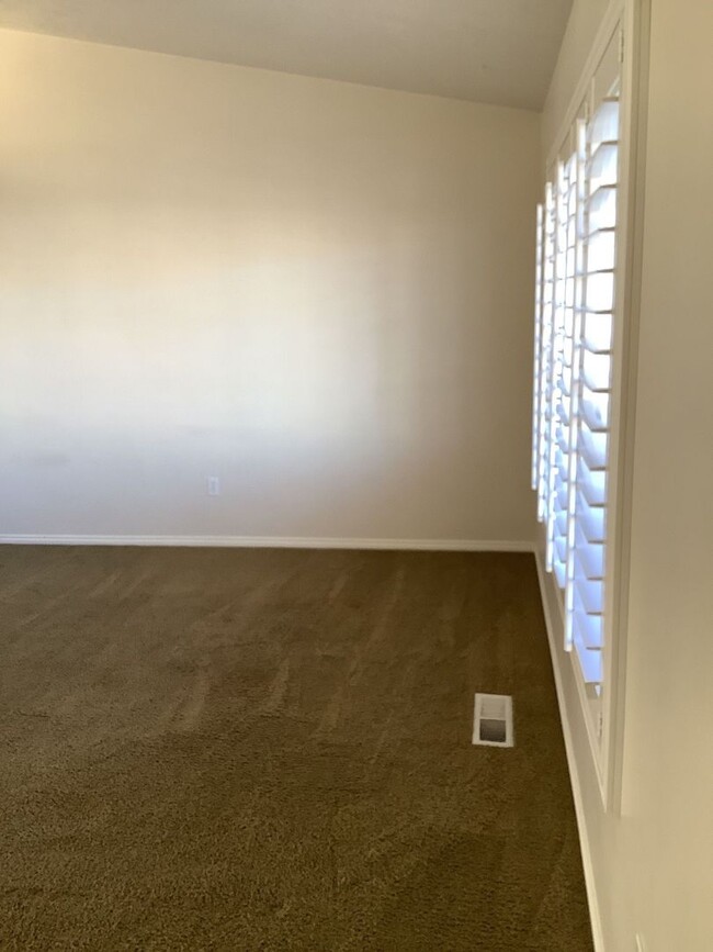 Building Photo - HALF OFF FIRST MONTHS RENT-Beautiful 3 bed...