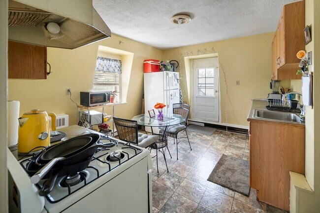 Building Photo - 38 Spring St