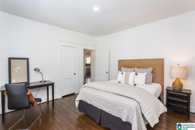 Building Photo - 712 10th Ct S