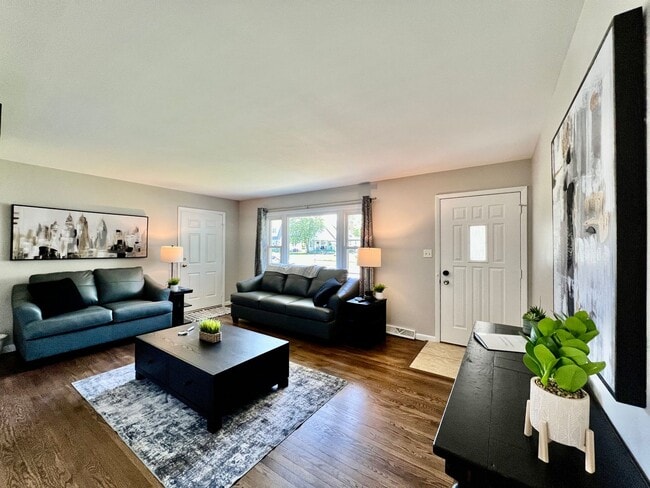 Building Photo - 2501 Elmo Pl