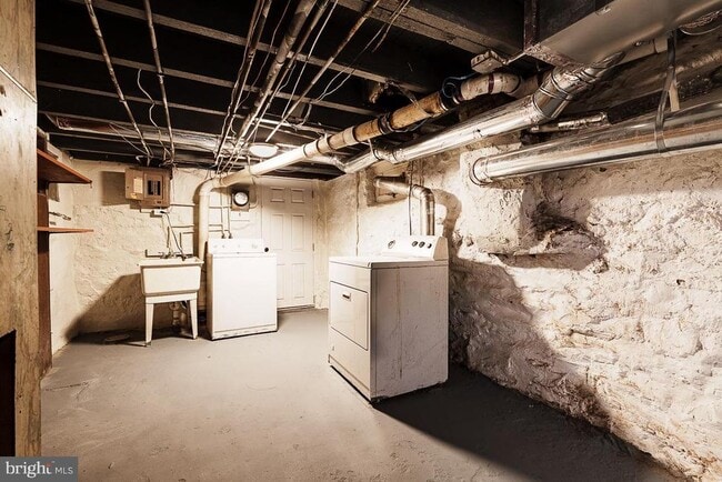 Building Photo - 2646 Edmondson Ave