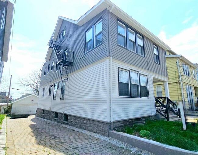 Building Photo - 8 Boyden Pkwy S