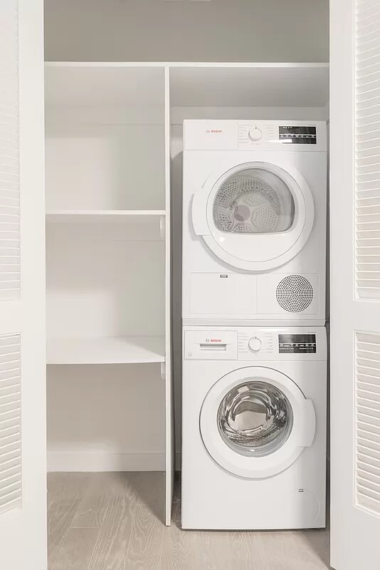 Building Photo - 320 W 71st St