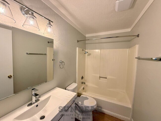 Building Photo - 1 Bedroom plus Loft - 2 blocks from Incline Beach!