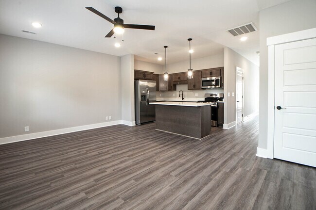 Building Photo - 1602 Jonathan Wade Cir