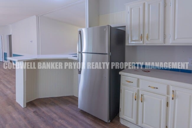 Building Photo - 1108 Shady Ln