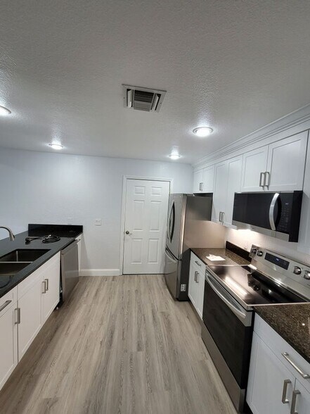 Building Photo - 1758 N Dovetail Dr