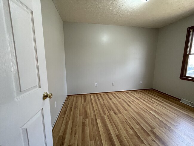 Building Photo - 131 Bellmont Dr