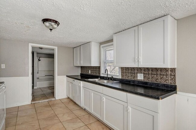 Building Photo - 1550 N Colgate Ave