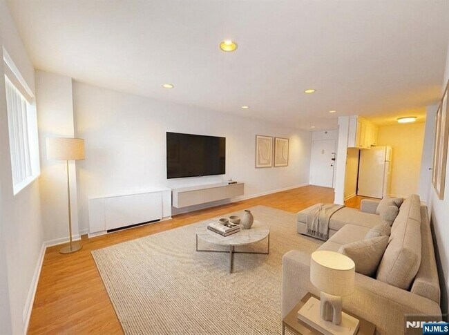 Building Photo - 2180 Center St